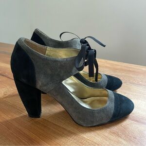 Beverly Feldman Mary Jane Pumps Two-Tone 4" Heel Black Gray Ribbon Lace Up 8.5